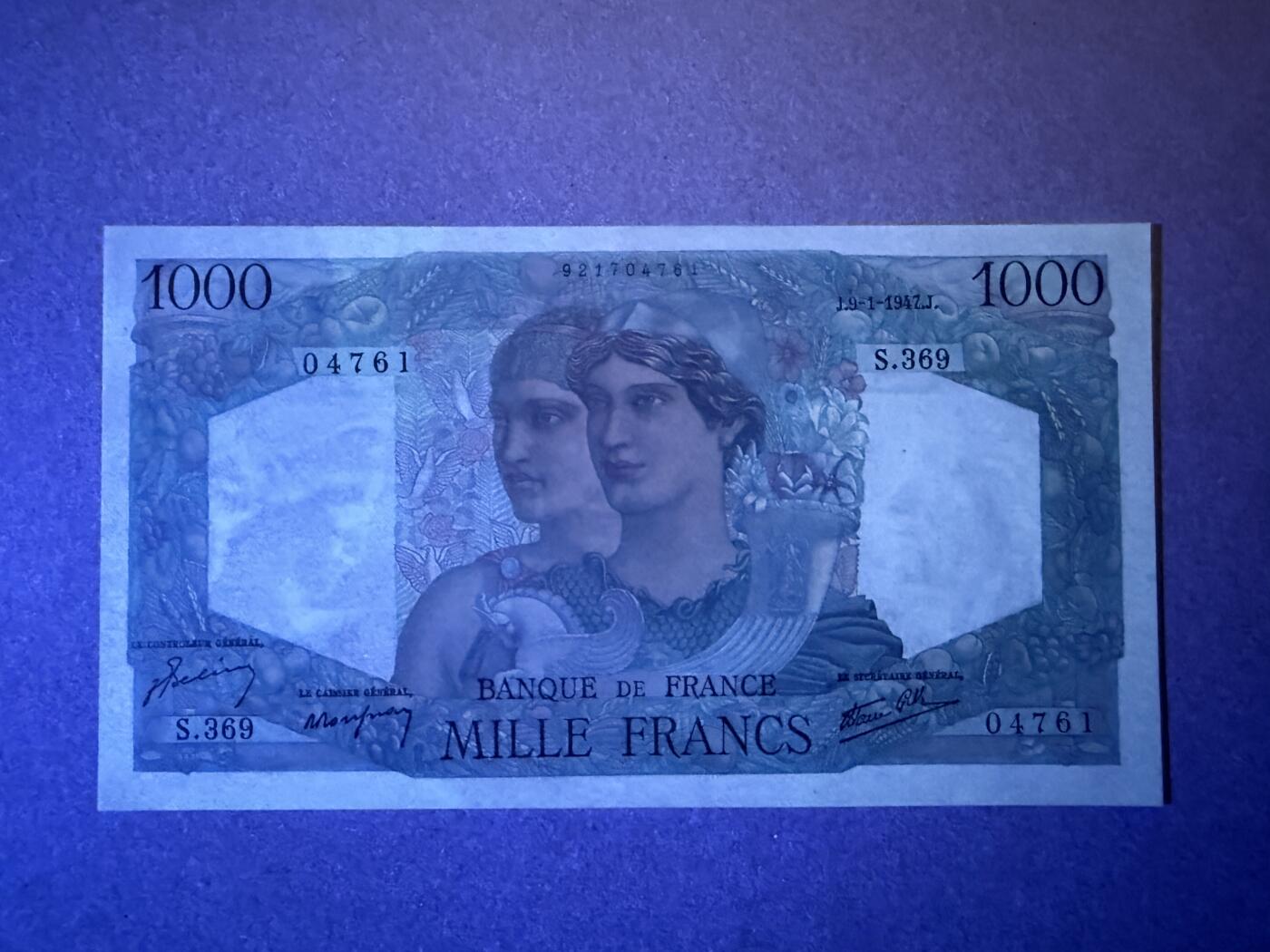 《艾美收藏》第232期-2.22周日外币靓号精品场(春节首拍) 法国1000法郎 UNC 1947年老版本 顶部有一处轻微荧光