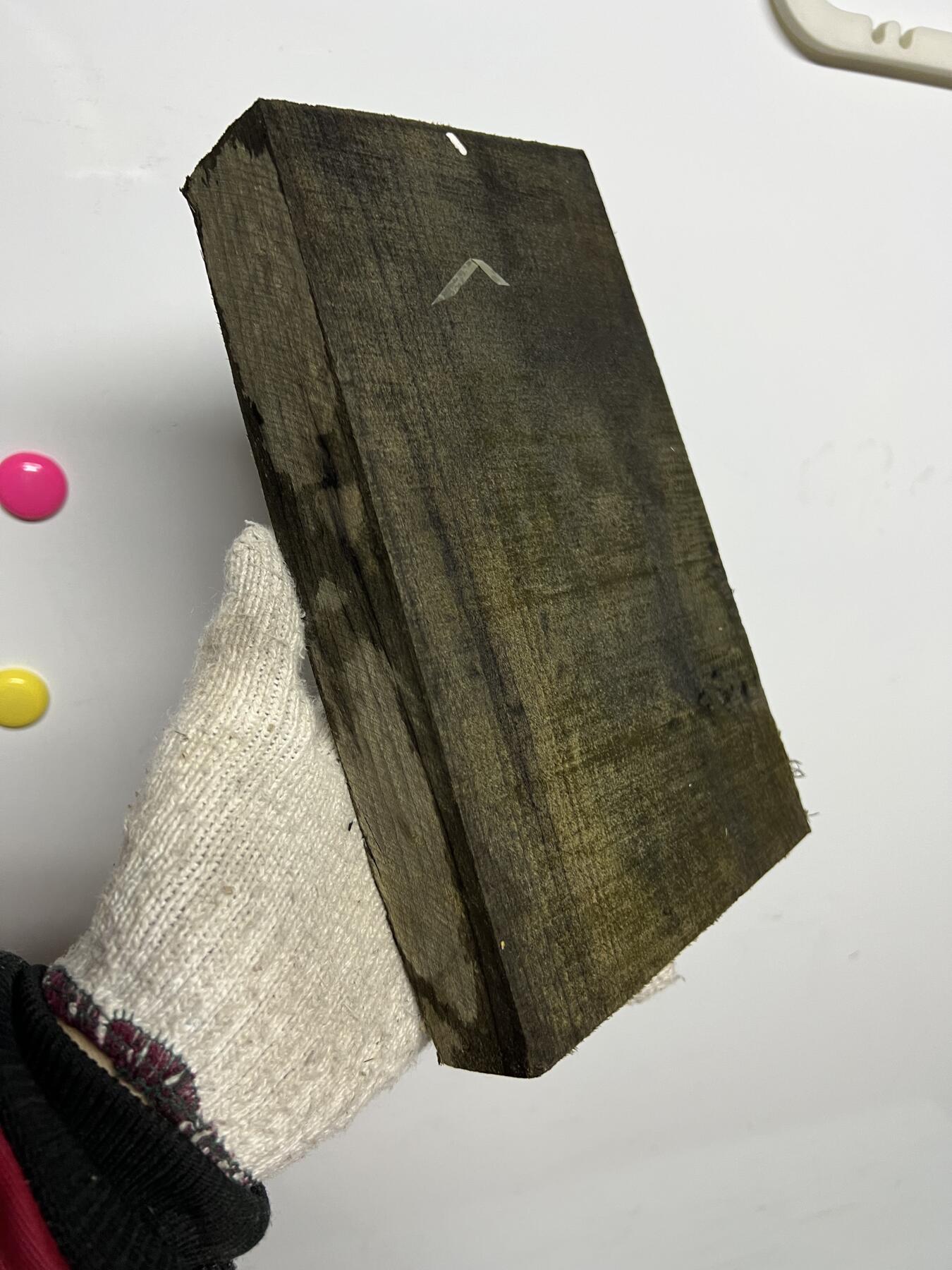 零元拍：NO.10 爆满金丝祖母绿乌木金丝楠  做牌子 茶台 杯垫，无需打磨就已经金光闪闪。满金丝药香，尺寸约：33.7/14.5/4厚CM。