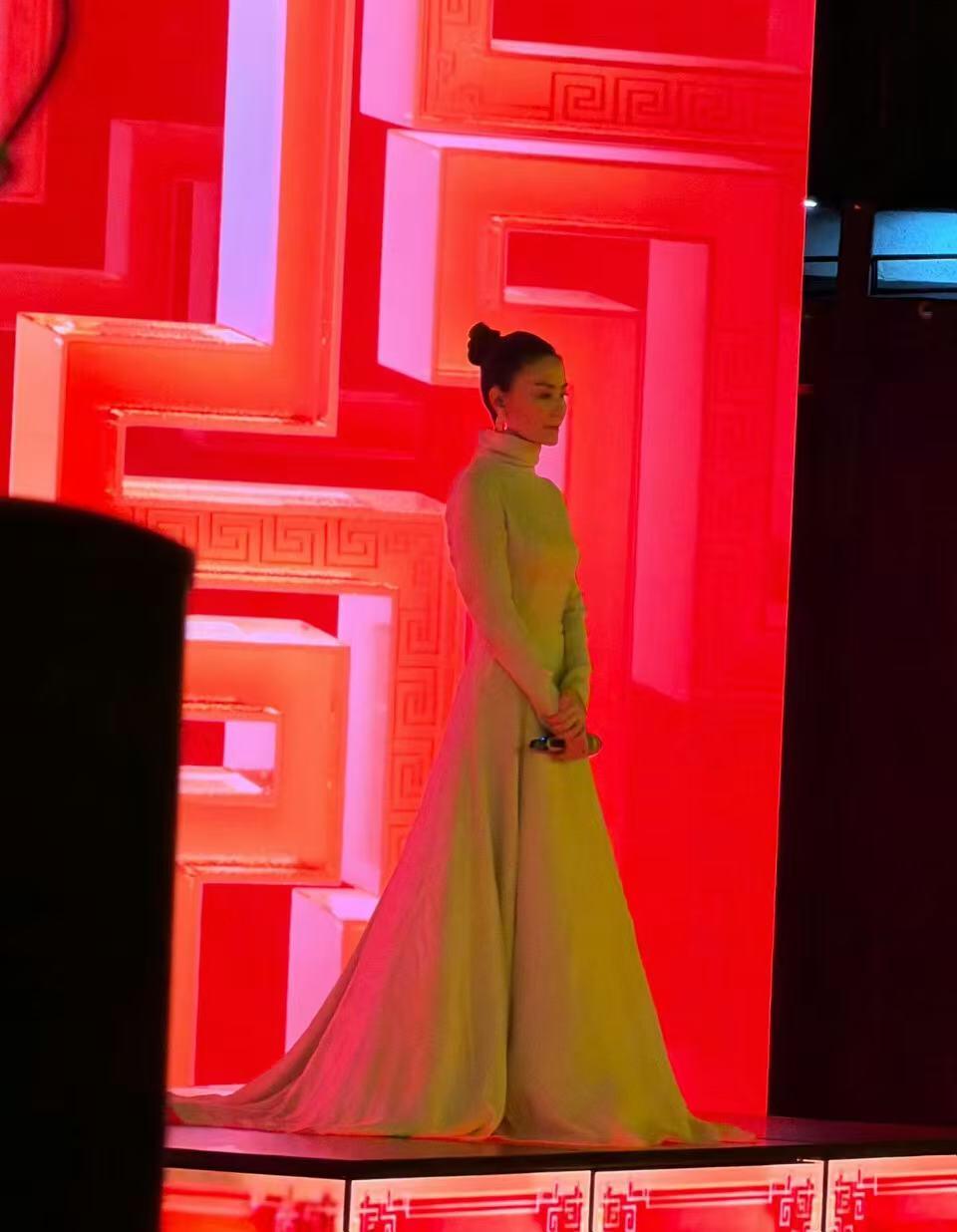 零元拍：王菲六登春晚签名CMG四字春条