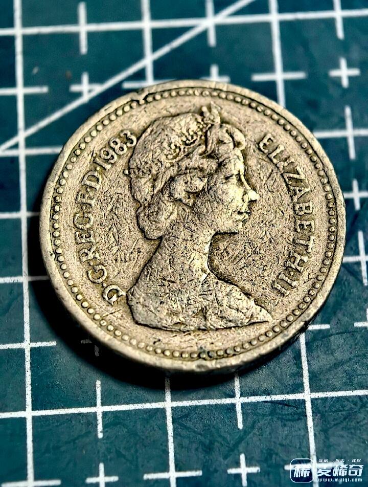 英国1983年首发首版1英磅女皇头像/苏格兰狮徽图案靓品硬币