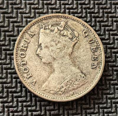 外国优质老铜币银币，周日九点倒数截拍，满百包邮，持续收拍，初八发货 - 香港 1900年一毫银币，发行于英国殖民统治时期。正面为维多利亚女王像，彰显宗主国权威；背面中英文 “香港一毫” 字样，见证了香港作为中英贸易枢纽的特殊地位，是近代殖民史与中西文化交融的重要物证。