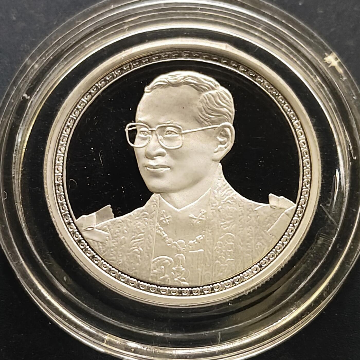 【全场包邮】纯粹捡漏拍505场 泰国2002年20铢普密蓬·阿杜德国王75岁生日精制纪念币