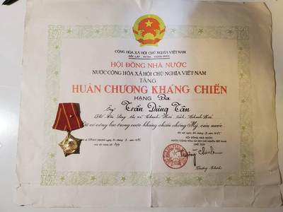 韵星假日军品类拍卖第42期 -- Rimey Holidays Militaria Auction 42 - 越南社会主义共和国陈永敦三级抗战勋章带证书一套 实发抗美越战事迹 好品