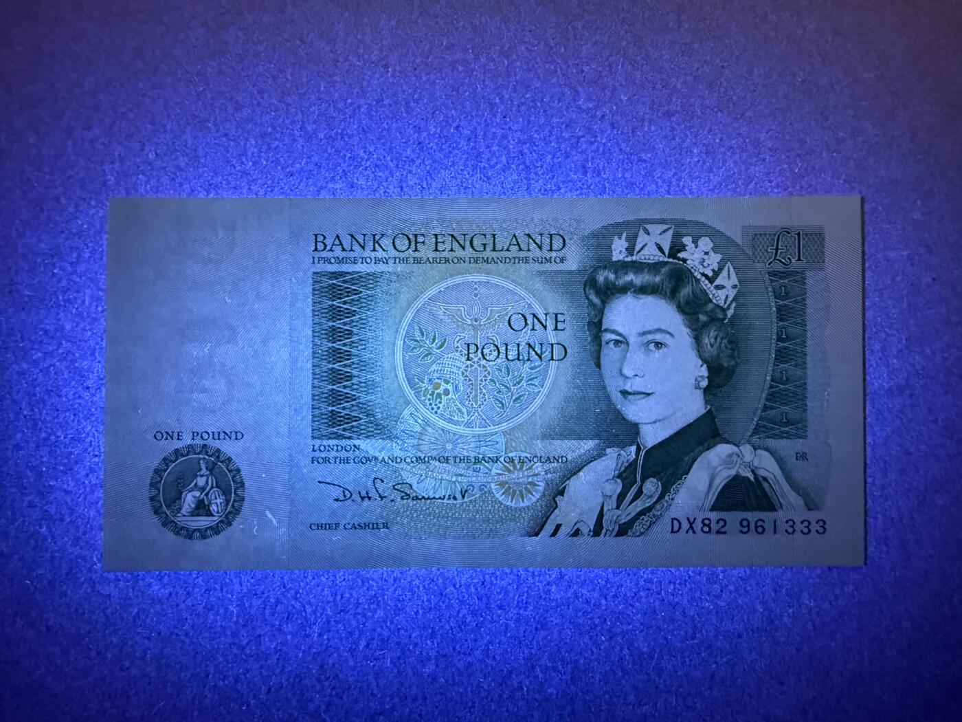 《艾美收藏》第232期-2.22周日外币靓号精品场(春节首拍) 豹子号 英格兰1镑 UNC D序列 无47豹子号