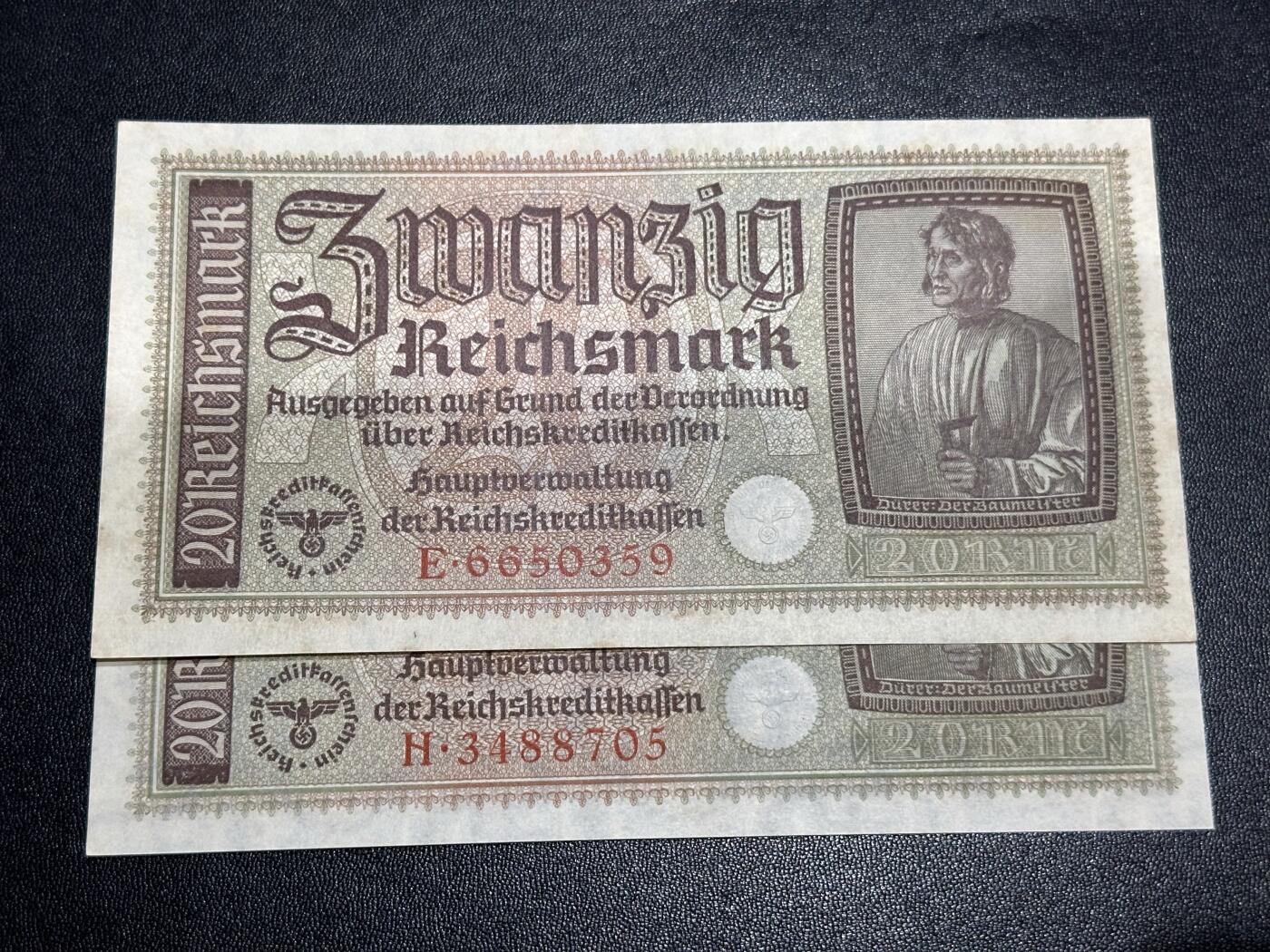 《外钞收藏家》第六百一十二期（ 精选场）（长期征集拍品、欢迎藏友们联系合作） 德国20马克 2张一起 丢勒画作 勃兰登堡门 全新轻微黄 尾59、05