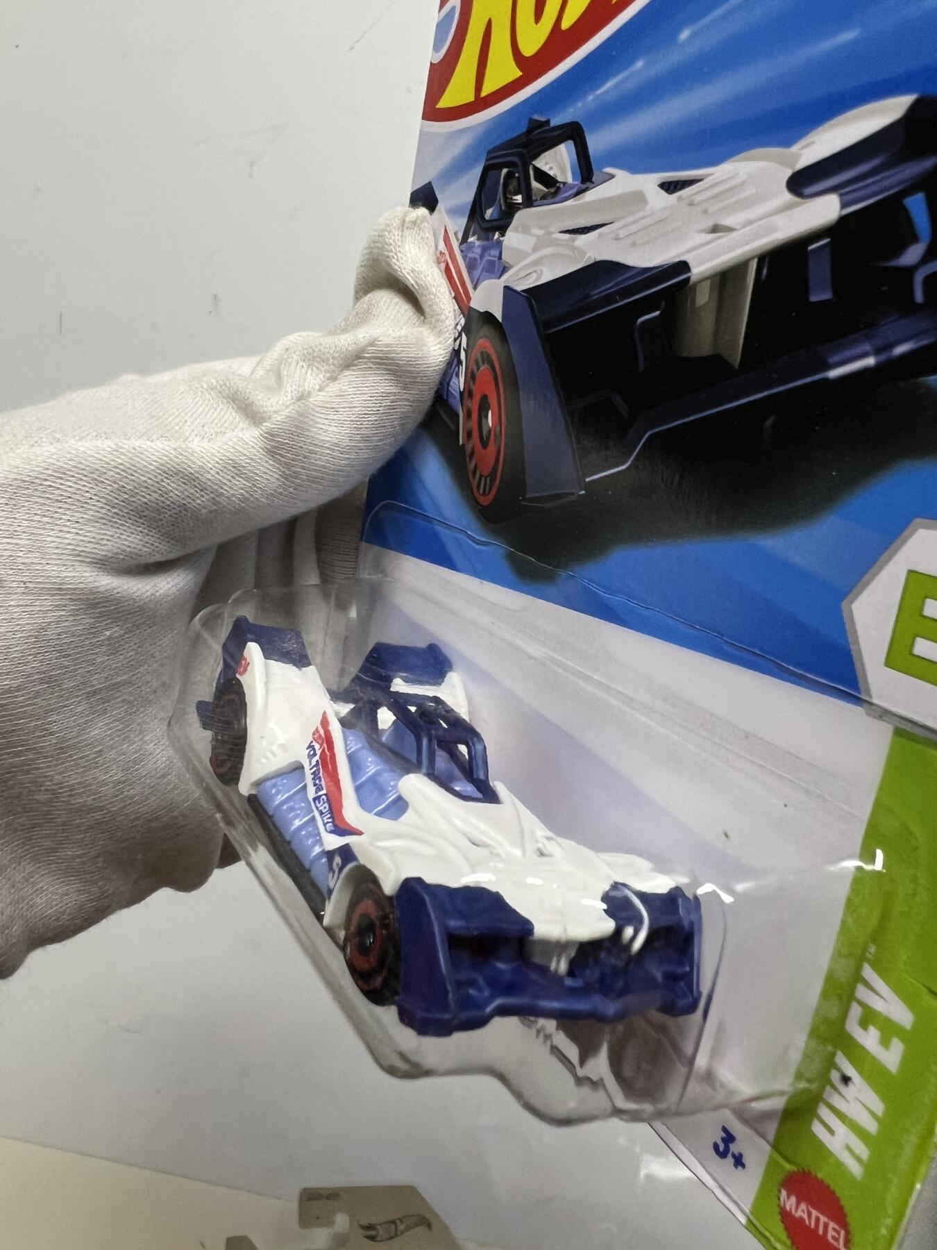 零元拍：风火轮吊卡 Voltage spike全新未拆