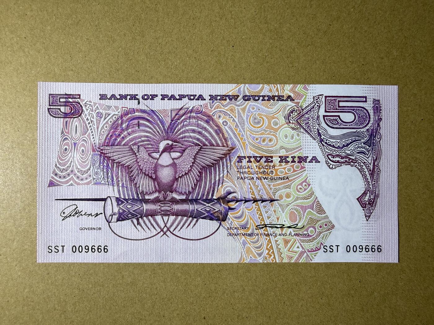 《艾美收藏》第232期-2.22周日外币靓号精品场(春节首拍) 豹子号 巴布亚新几内亚5基纳 UNC 1992年 无347倒置号豹子号