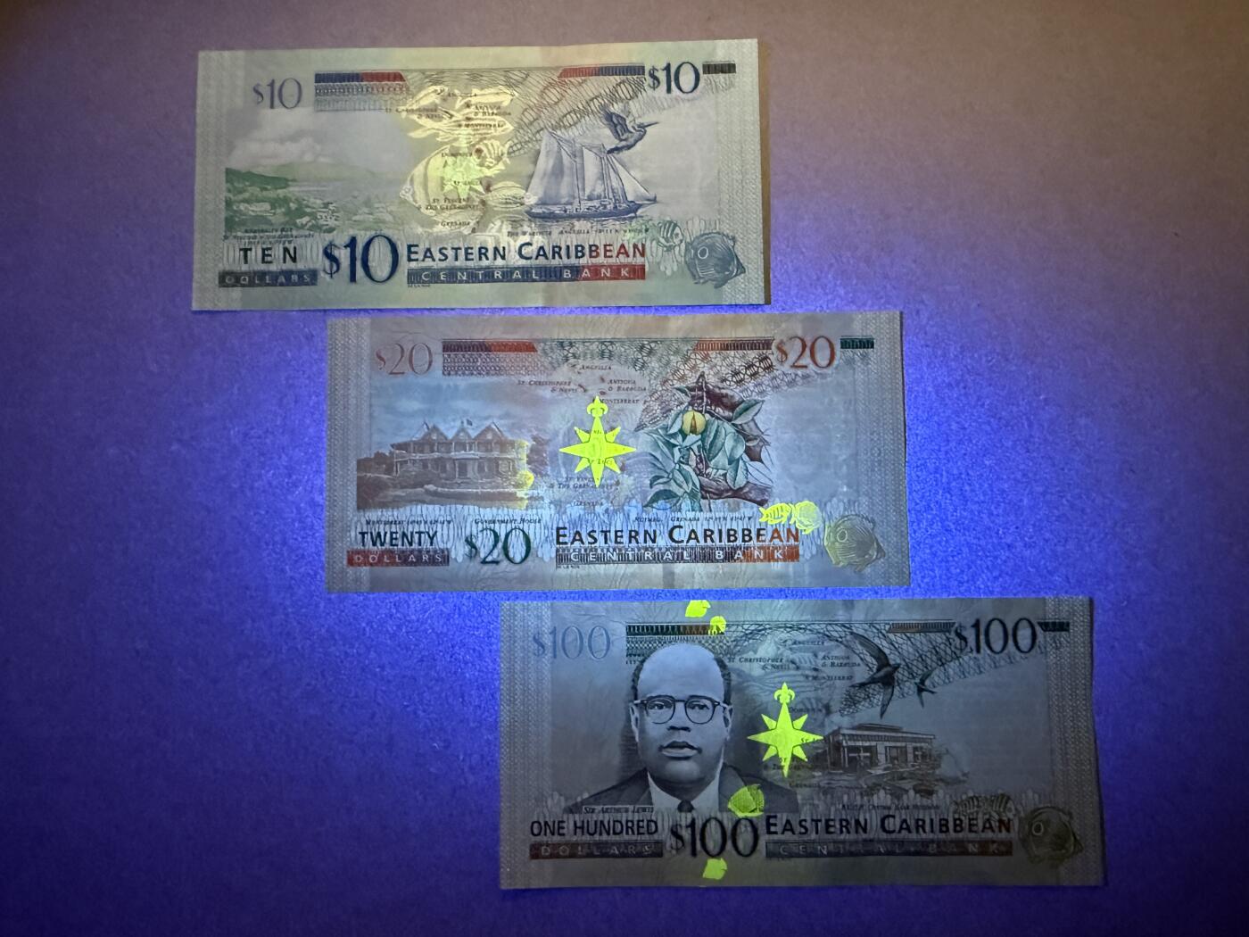 《艾美收藏》第232期-2.22周日外币靓号精品场(春节首拍) 东加勒比10、20、100元3张 UNC 全程无4