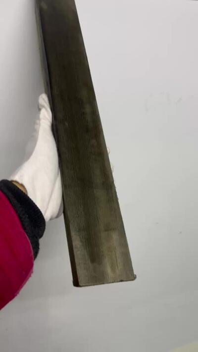 零元拍：NO.7 爆满金丝祖母绿乌木金丝楠  做镇尺 刀把，无需打磨就已经金光闪闪。满金丝药香，尺寸约：44/5.54.8厚CM。