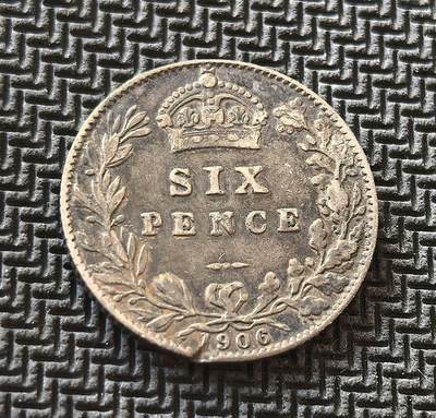 外国优质老铜币银币，周日九点倒数截拍，满百包邮，持续收拍，初八发货 - 英国1906年6便士银币，发行于爱德华七世统治初期。正面的国王头像与拉丁文头衔 “DEI GRA REX”，彰显了英王 “神授君权” 的传统；背面的王冠与月桂枝纹饰，是英国币制的经典符号，见证了爱德华时代大英帝国的鼎盛与殖民体系的扩张。