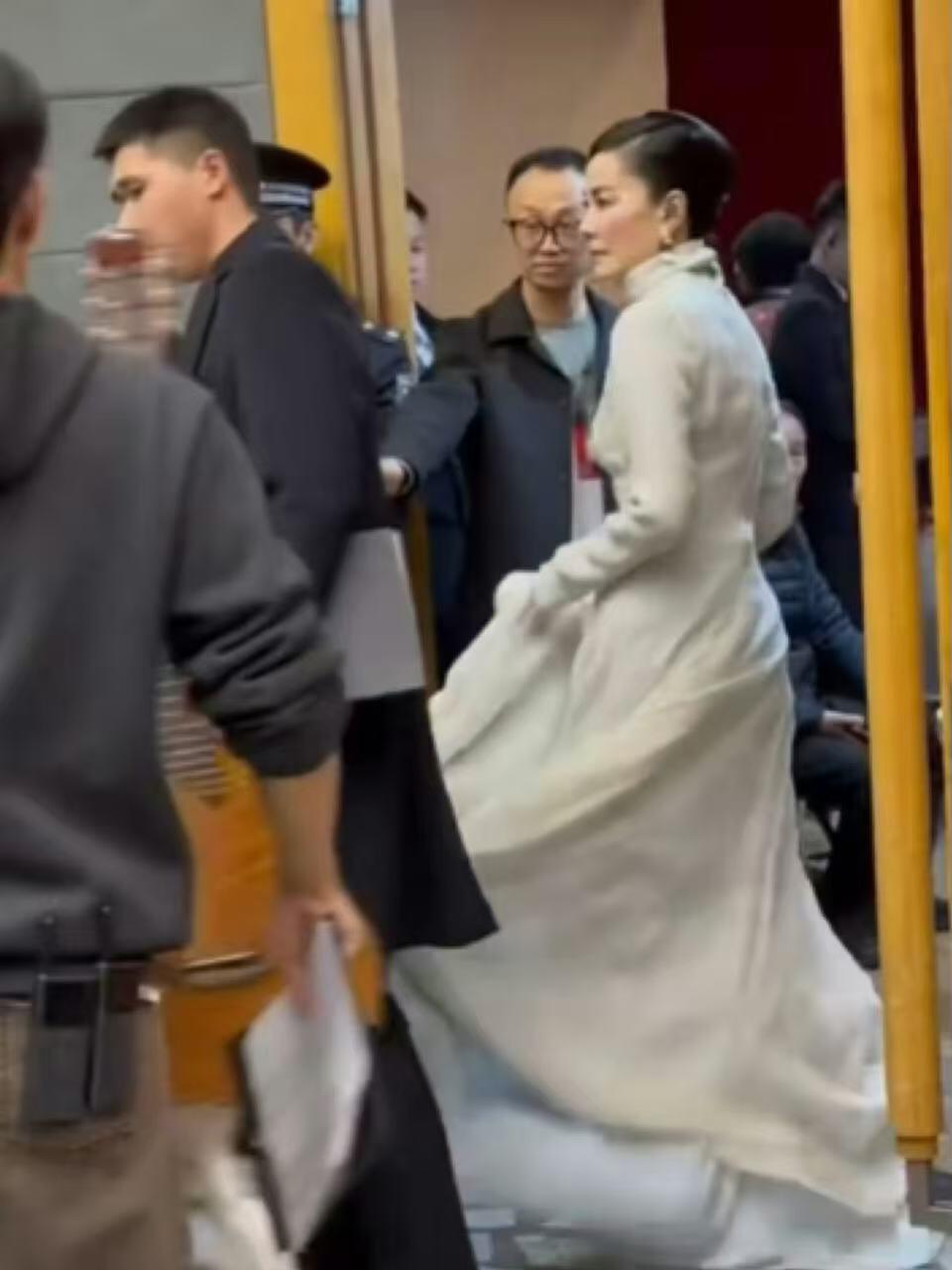 零元拍：王菲六登春晚签名CMG四字春条