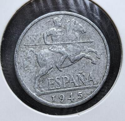外国优质老铜币银币，周日九点倒数截拍，满百包邮，持续收拍，初八发货 - 西班牙1945年10分，属于佛朗哥独裁统治时期的货币。正面以 “ESPANA” 与骑士骑马像彰显民族象征，背面的国徽与 “UNA ESPAÑA DE LIBRE” 体现独裁政权的意识形态，见证了西班牙在二战后的政治格局。