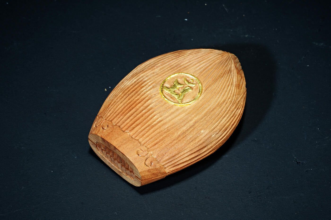 上海都达杂项专场三十三【年后发货全场包邮】  出口创汇期 印度迈索尔老山檀香大日如来佛坐像/佛盒 2件