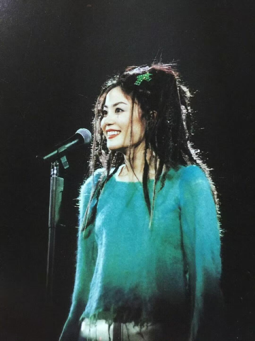 零元拍：王菲六登春晚签名CMG四字春条