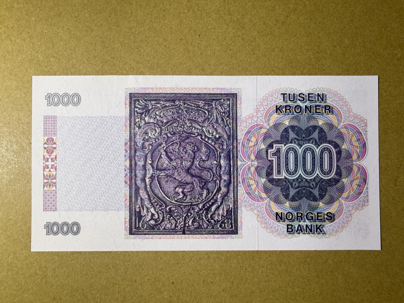 《艾美收藏》第232期-2.22周日外币靓号精品场(春节首拍) 挪威1000克朗 UNC 1990年 挪威民族主义政治领袖发尔森 顶部边缘有处轻微荧光