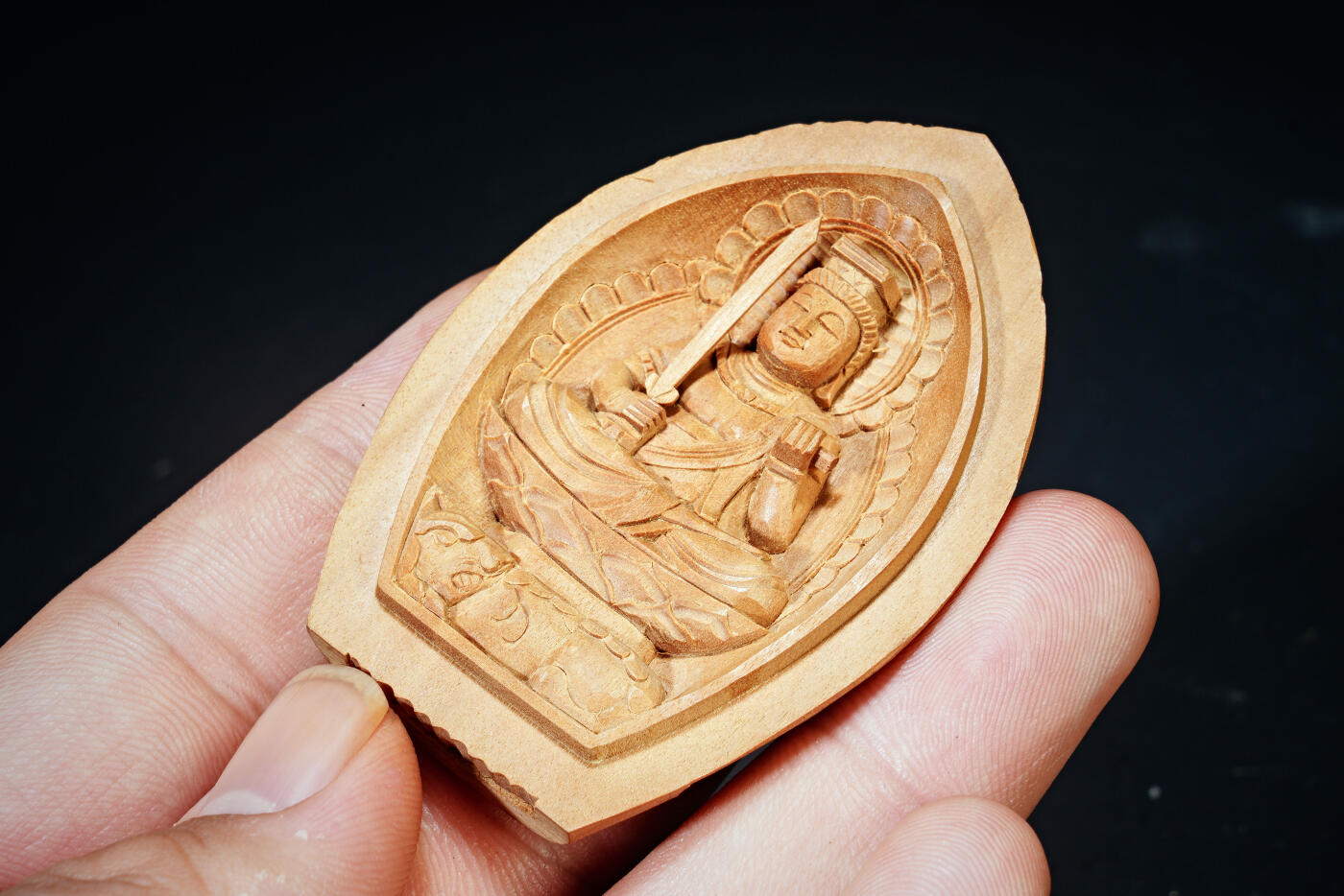 上海都达杂项专场三十三【年后发货全场包邮】  出口创汇期 印度迈索尔老山檀香大日如来佛坐像/佛盒 2件