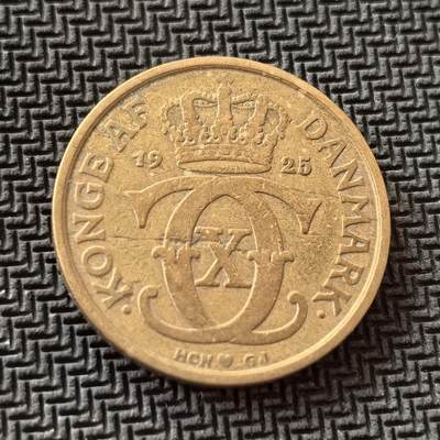 外国优质老铜币银币，周日九点倒数截拍，满百包邮，持续收拍，初八发货 - 丹麦1925年1克朗铝青铜币，发行于克里斯蒂安十世统治时期。正面的国王花押与王冠，彰显丹麦君主立宪制的传统；背面的王冠与面值，见证了丹麦在两次世界大战之间的稳定发展，以及其独特的北欧币制文化。