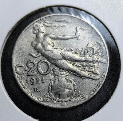 外国优质老铜币银币，周日九点倒数截拍，满百包邮，持续收拍，初八发货 - 好品意大利王国1921 年20 分镍币。正面是象征意大利的女性头像，手持麦穗，代表农业与国家繁荣；背面的飞翔胜利女神图案，搭配意大利国徽与面值 “C.20”，是一战后意大利宣扬民族荣耀、提振经济的货币符号，见证了法西斯主义崛起前的社会动荡。