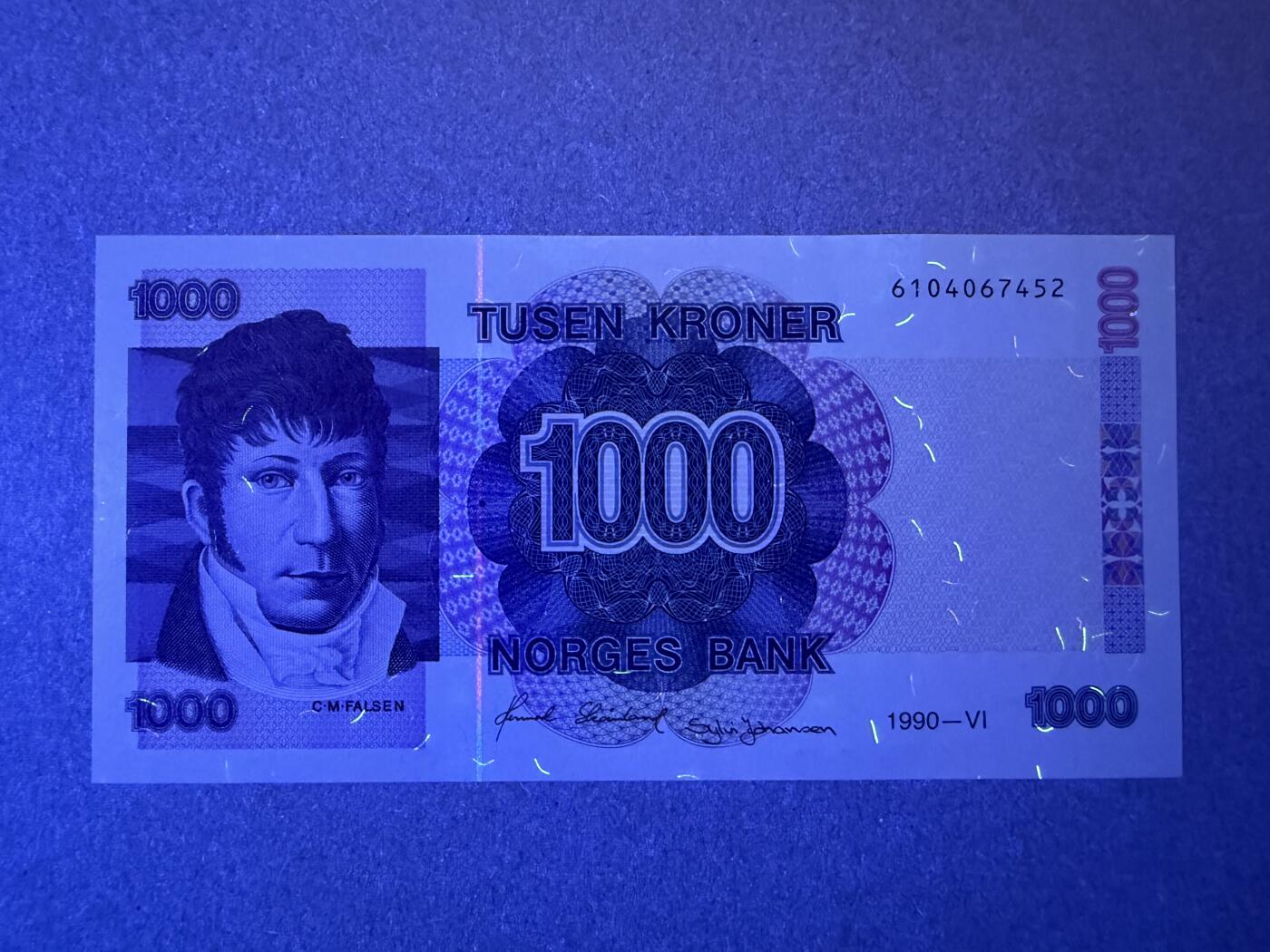 《艾美收藏》第232期-2.22周日外币靓号精品场(春节首拍) 挪威1000克朗 UNC 1990年 挪威民族主义政治领袖发尔森 顶部边缘有处轻微荧光