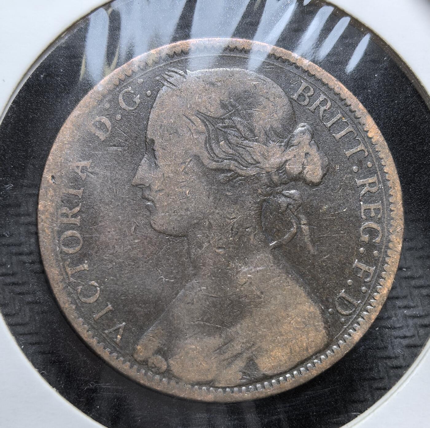 外国优质老铜币银币，周日九点倒数截拍，满百包邮，持续收拍，初八发货 英国维多利亚1864 年1 便士铜币。正面为维多利亚女王头像，铭文彰显其君主权威；背面的不列颠尼亚坐像手持三叉戟，象征大英帝国的海洋霸权与殖民扩张，见证了 “日不落帝国” 鼎盛时期的货币体系。