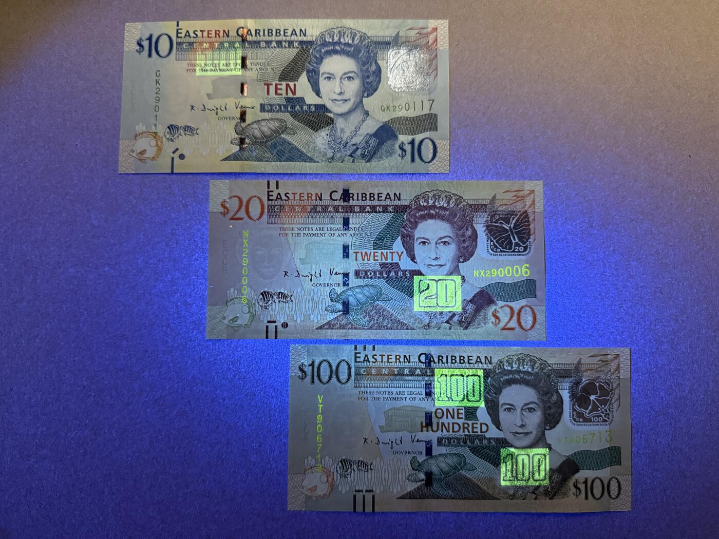 《艾美收藏》第232期-2.22周日外币靓号精品场(春节首拍) 东加勒比10、20、100元3张 UNC 全程无4