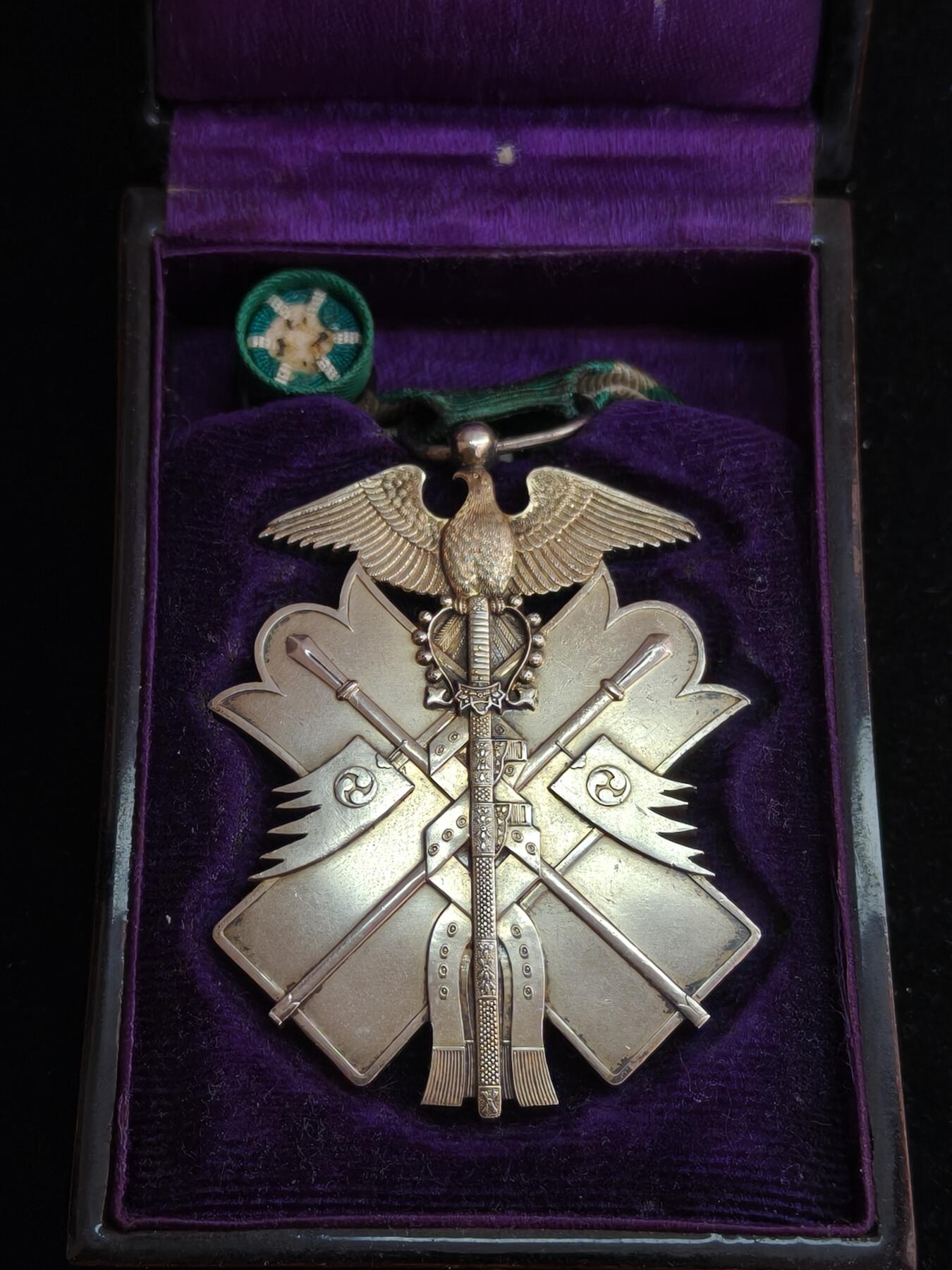 马到成功 迎新年  精品专场 日本六等金翅勋章 银制一套