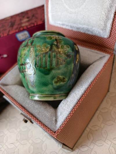 春节钱币瓷器清货捡漏拍场 - 清代风格 绿釉五彩人物小罐 富贵长春双圈青花底款 高8厘米，最大肚径7.8厘米 完美品相和尺寸 适合把玩