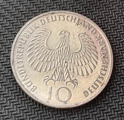 外国优质老铜币银币，周日九点倒数截拍，满百包邮，持续收拍，初八发货 - 德国1972 年慕尼黑奥运会 10 马克银币，发行于战后西德经济繁荣期。正面为联邦德国鹰徽，象征国家主权；背面以火焰、五环与太阳图案，纪念第 20 届夏季奥运会，是体育精神与时代记忆的载体。