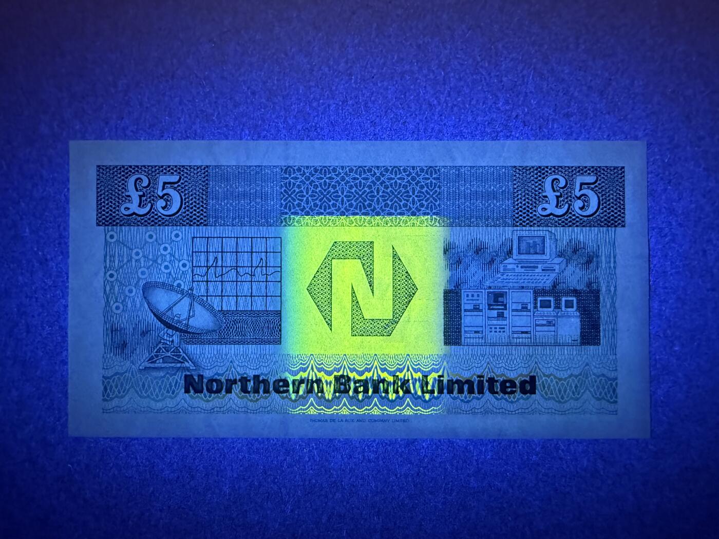 《艾美收藏》第232期-2.22周日外币靓号精品场(春节首拍) 北爱尔兰5镑 UNC 1988年a版 北方银行 A冠 英国工程师特雷尔 