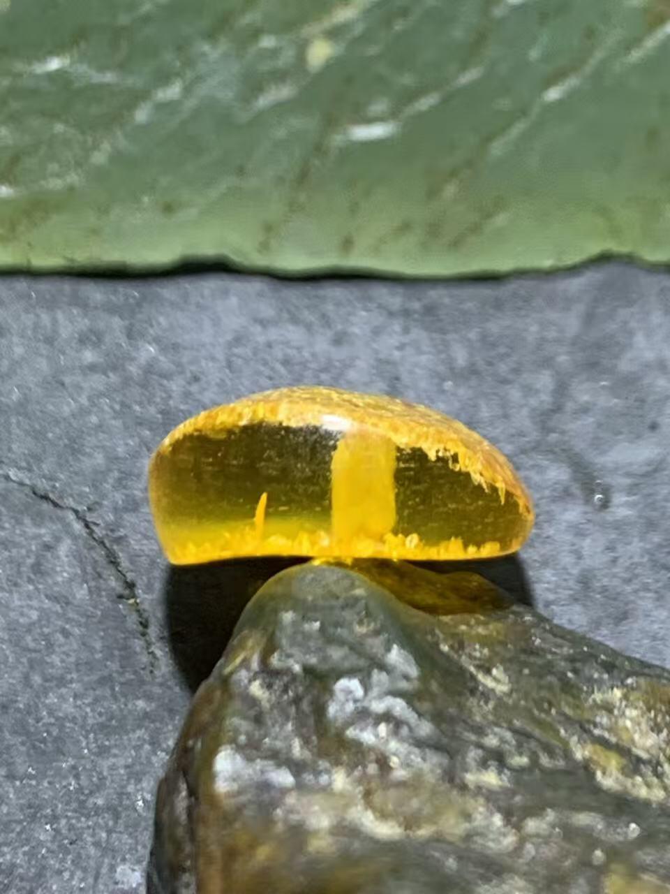 精美桔皮纹原皮蜜蜡随形饼子一个！！