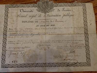 凯旋世界勋赏（持续上新中）（第22期新年大拍）（欢迎送拍）（对拍品有疑问请询问客服，不接受到手刀，出价默认拍品品相。请认真阅读拍卖规则！出价默认已认可！）（收到货请录制开箱视频，无视频概不处理问题。） - 由法国公共教育皇家委员会（Conseil royal de l'Instruction publique）颁发的养老金硕士（Maître de Pension）文凭，签发于1822年，属于波旁复辟时期的官方教育文件