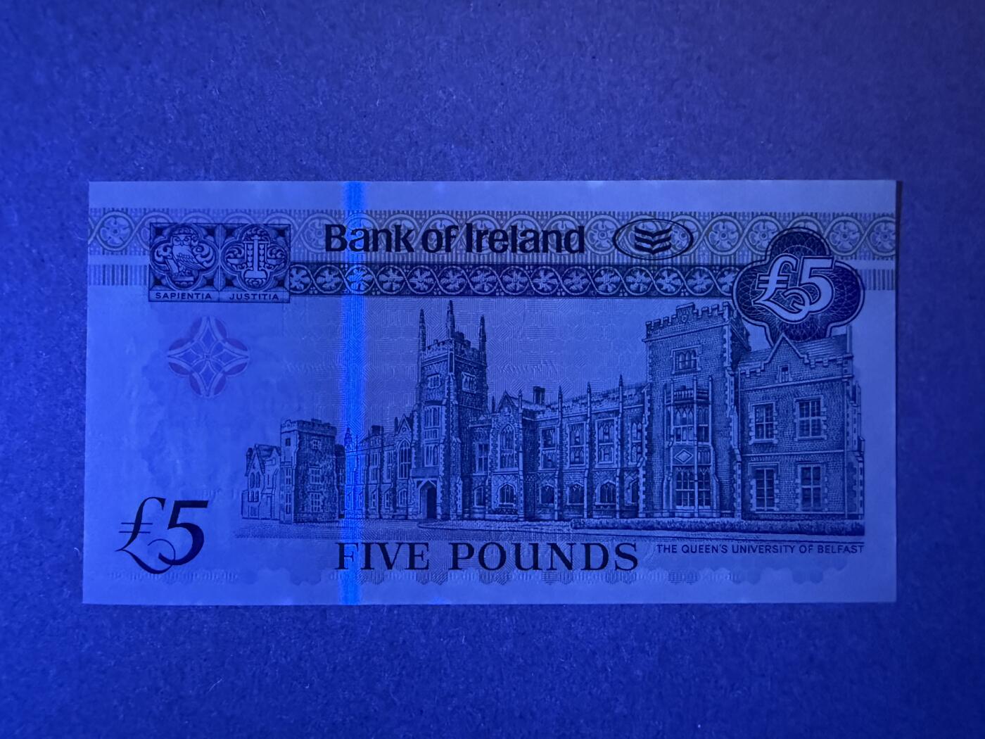 《艾美收藏》第232期-2.22周日外币靓号精品场(春节首拍) 北爱尔兰5镑 UNC 2003年 爱尔兰银行 无47 边缘荧光