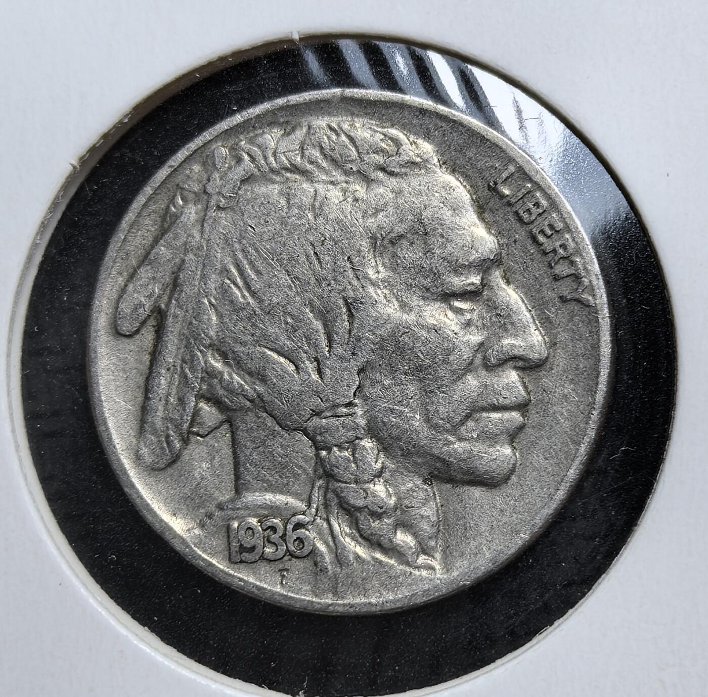 外国优质老铜币银币，周日九点倒数截拍，满百包邮，持续收拍，初八发货 极美品牛角可见美国1936 年5 美分野牛。正面是印第安人头像，象征美国原住民文化；背面的美洲野牛与 “E PLURIBUS UNUM” 格言，代表美国西部开拓精神。这枚硬币发行于大萧条时期，见证了美国在经济危机下的文化符号与货币体系。