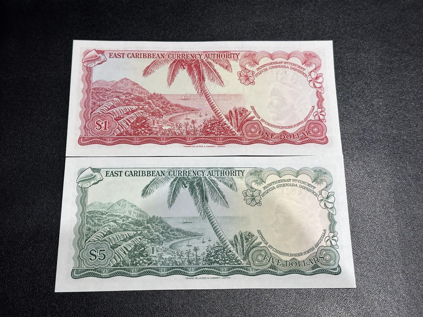 《外钞收藏家》第六百一十二期（ 精选场）（长期征集拍品、欢迎藏友们联系合作） 东加勒比戎装女王1和5元 2张一起 全新UNC