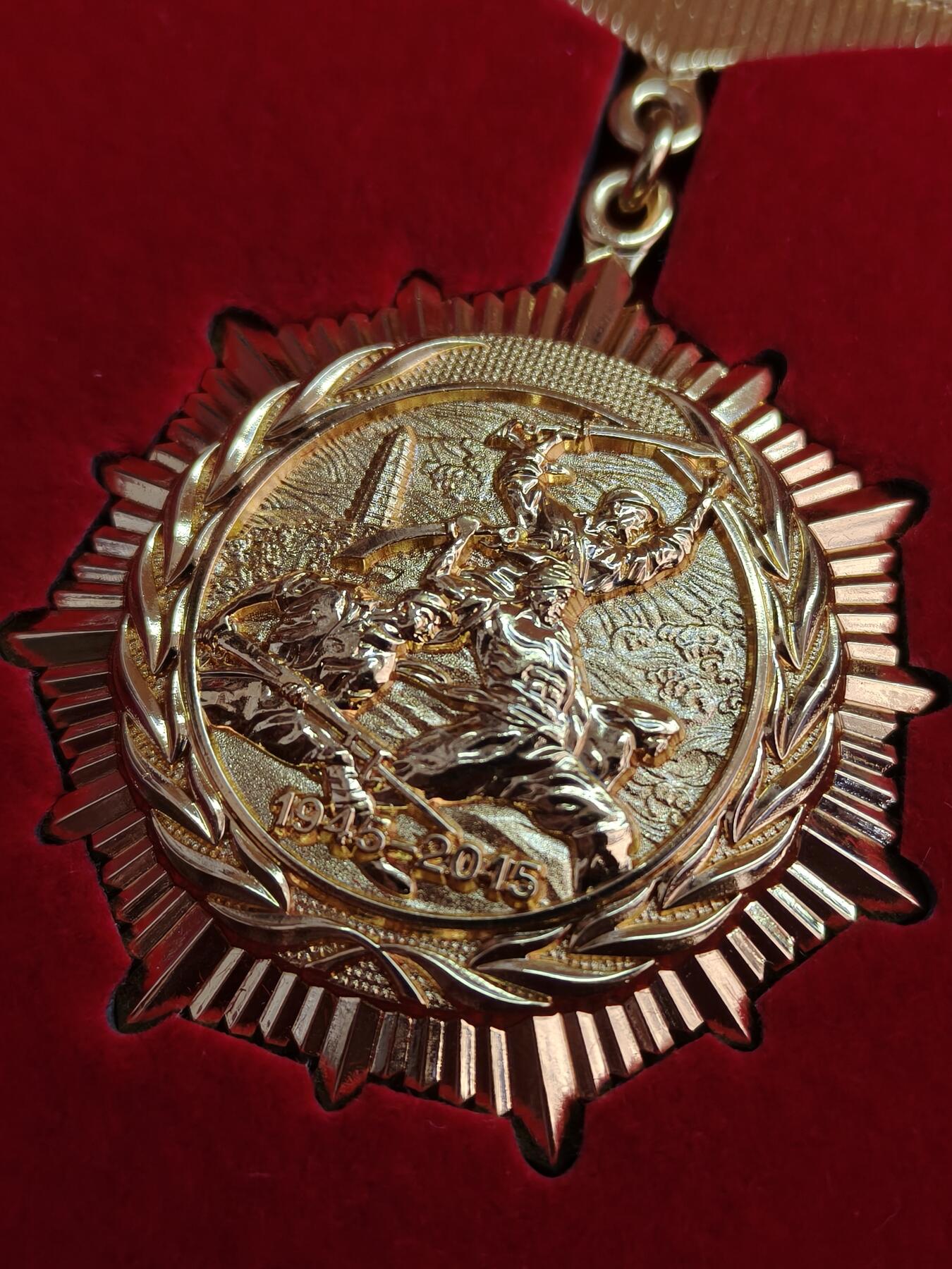 马到成功 迎新年  精品专场 少见精品 抗日70年纪念章 齐全一套带盒