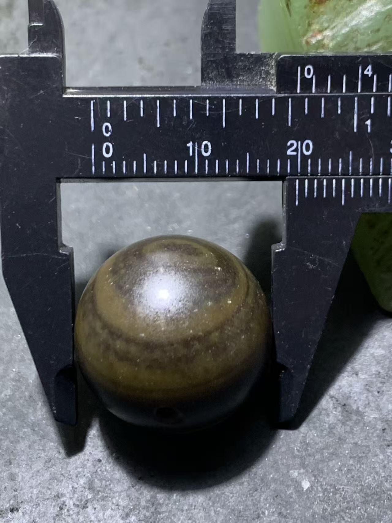 高玉化缠丝玛瑙通货2.0圆珠一颗，