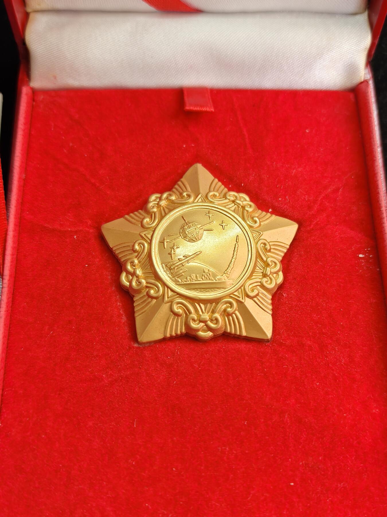 马到成功 迎新年  精品专场 少见 航天系列纪念章 实发带盒一套