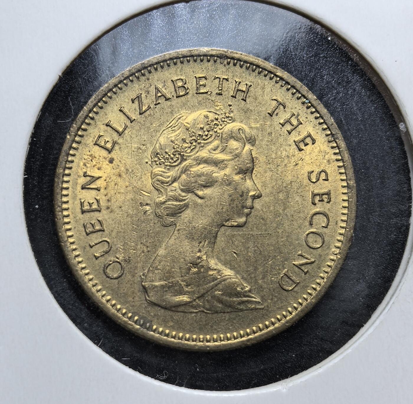 外国优质老铜币银币，周日九点倒数截拍，满百包邮，持续收拍，初八发货 原光香港1977年5毫。正面以中英双语标注 “香港伍毫” 与面值，背面为伊丽莎白二世头像，彰显英国殖民统治的象征，见证了香港在回归前的殖民货币体系与历史过渡。