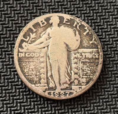 外国优质老铜币银币，初六晚九点倒数截拍，满百包邮，持续收拍，初八发货 - 美国1927年25 美分银币（站立自由女神版）6.25克0.9银纯银价112元，发行于 “咆哮的二十年代” 经济繁荣期。正面的自由女神象征美国精神，背面的飞鹰彰显国家力量，是美国在一战后崛起为世界强国的时代见证。