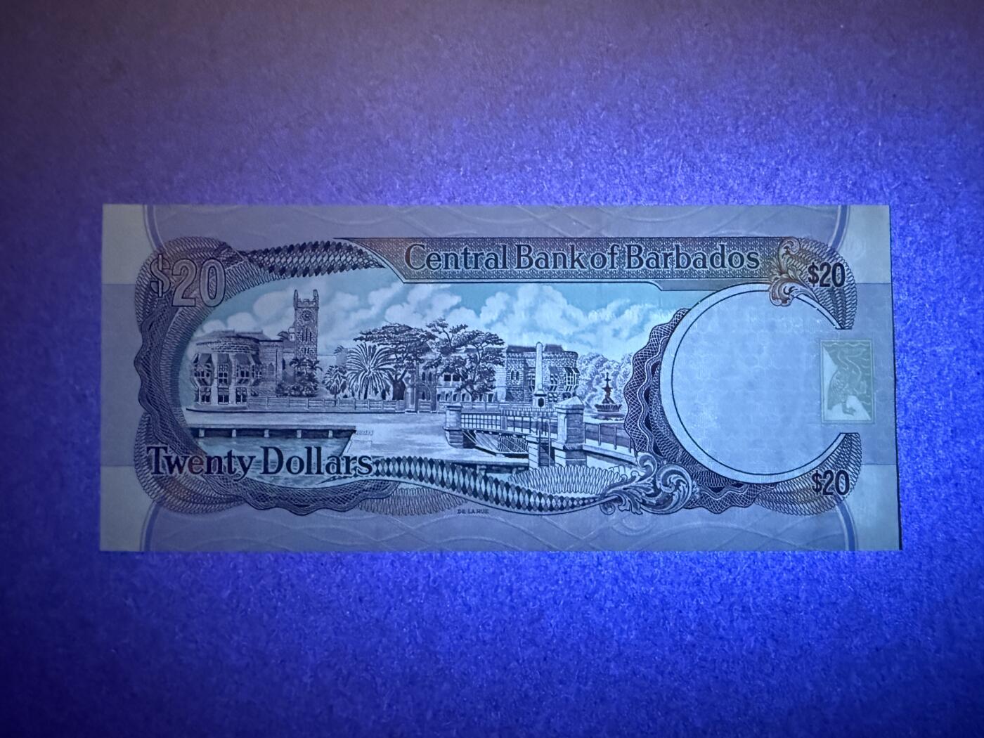 《艾美收藏》第232期-2.22周日外币靓号精品场(春节首拍) 豹子号 巴巴多斯20元 UNC 1999年早期版本 无47豹子号