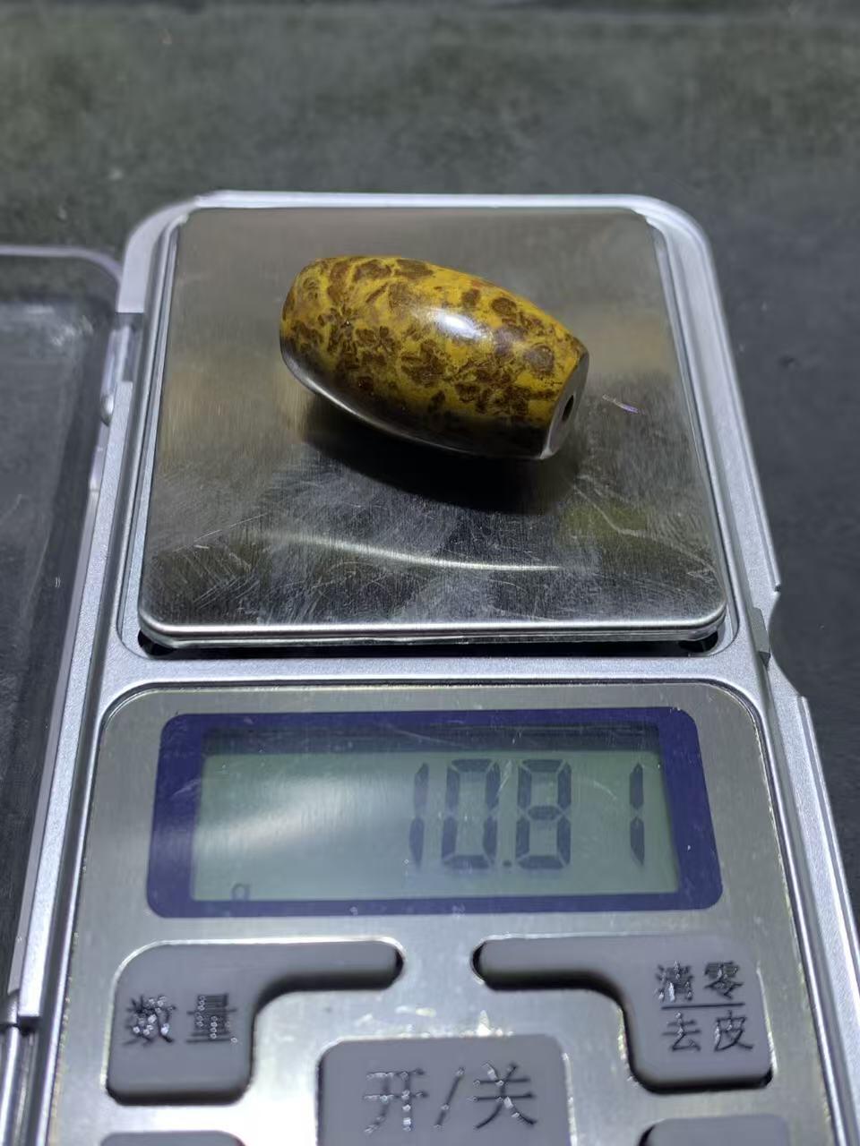 精美草花纹战国红玛瑙随形桶珠一个