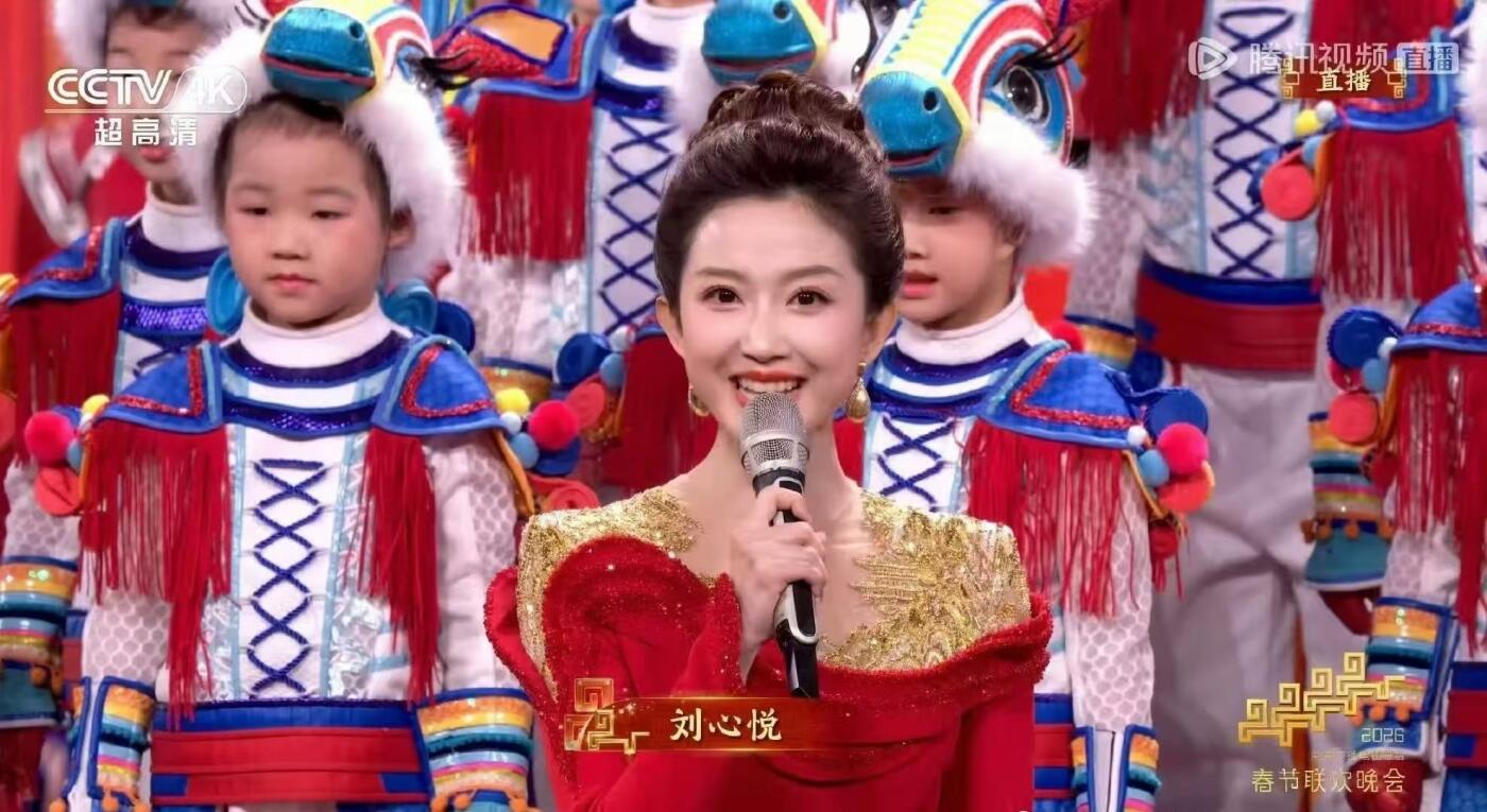 零元拍：整整一天，咋都问有没有马凡舒有没有马凡舒，现在统一回答：有！还有凡凡的祝福，香香的“心愿达成”！“春晚三美”龙洋、马凡舒、刘心悦以及总导演于蕾老师合签中央广播电视总台✖️CMG看点✖️总台文创联合出品CMG《骐骥驰骋》中国福！愿大家马上有财，马上暴富，马上金榜题名，马上抱得美人归！！（由于昨天的拍卖就被人盗图发了🍠，被发现后才删除，今天的福气又有于导亲题“幸福”