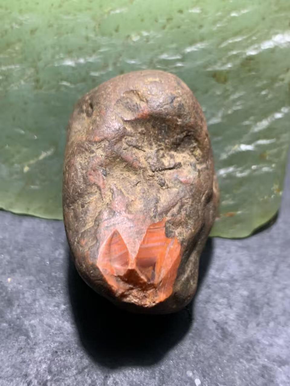 精美铁红皮开窗料南红玛瑙原石一颗