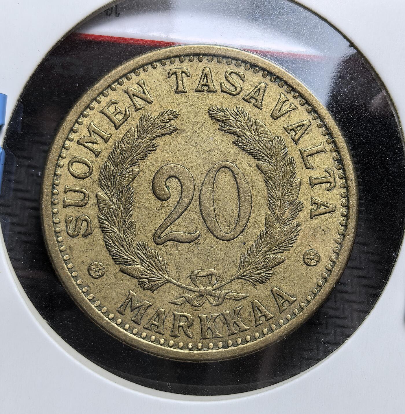 外国优质老铜币银币，周日九点倒数截拍，满百包邮，持续收拍，初八发货 芬兰1939年20马克，发行于二战爆发的特殊年份。正面以国名与云杉枝彰显国家象征，背面是国徽 “持剑雄狮”，它见证了芬兰在战争前夕的经济与社会状况，是芬兰战时货币体系的重要见证。