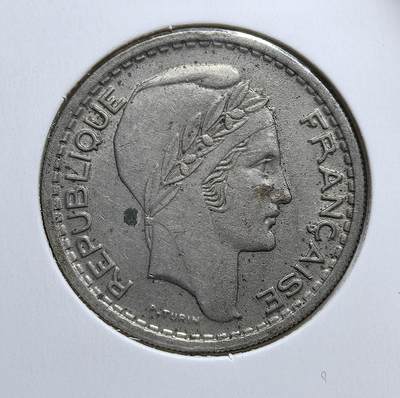 外国优质老铜币银币，周日九点倒数截拍，满百包邮，持续收拍，初八发货 - 法兰西第四共和国1949 年10法郎。正面的玛丽安娜头像象征法兰西共和精神，背面的 “自由、平等、博爱” 格言与麦穗图案，体现了二战后法国重建的共和理念，见证了战后经济复苏与货币体系的重塑。