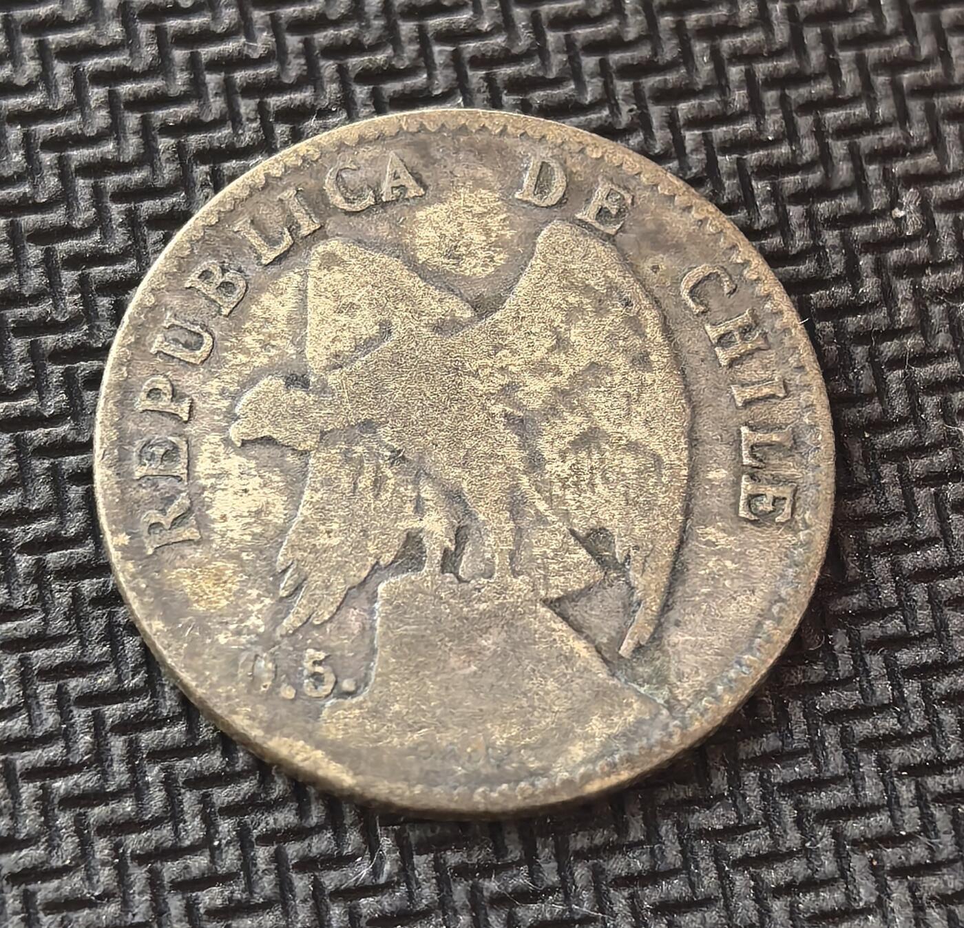 外国优质老铜币银币，周日九点倒数截拍，满百包邮，持续收拍，初八发货 智利1899年20分银币，发行于智利共和国稳定发展时期。正面的智利国鸟安第斯神鹰象征国家力量，背面的月桂枝与面值，见证了智利在 19 世纪末作为南美稳定经济体的历史地位。