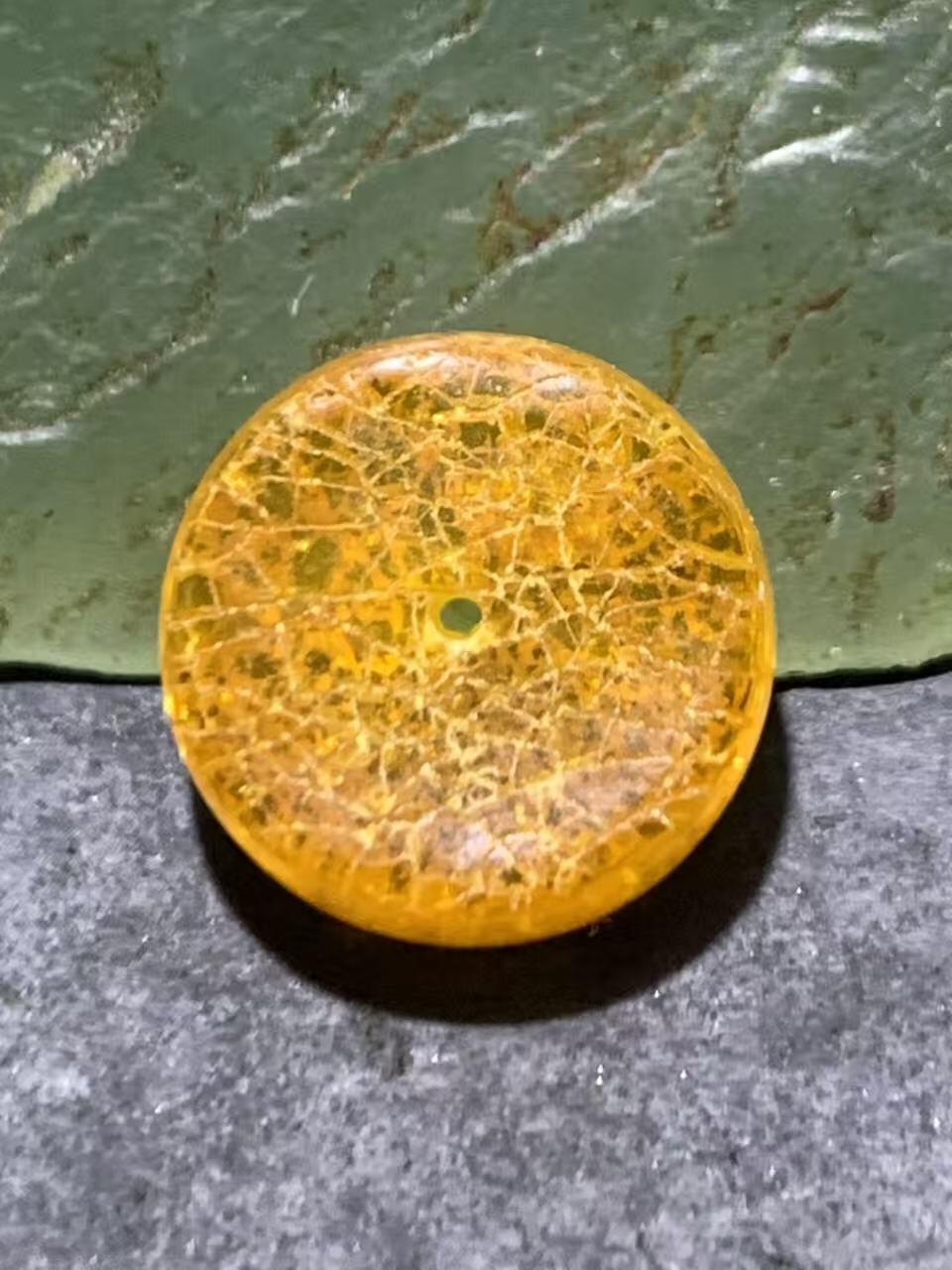 精美桔皮纹原皮蜜蜡随形饼子一个！！