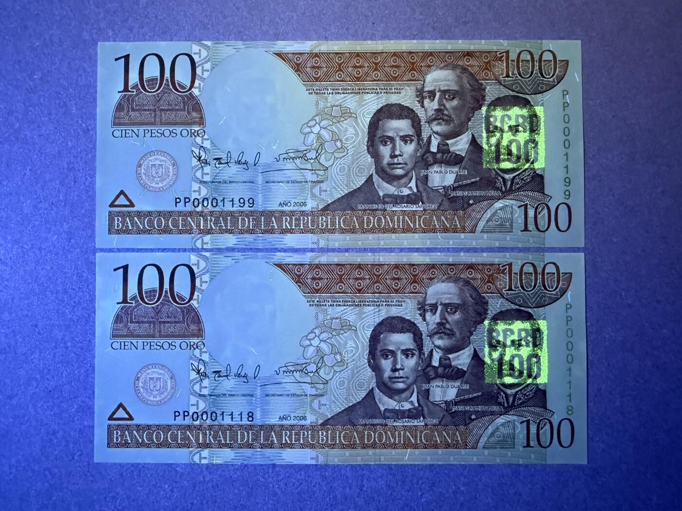 《艾美收藏》第232期-2.22周日外币靓号精品场(春节首拍) 多米尼加100元2张 UNC 2006年 边缘轻微荧光 全程无347靓号