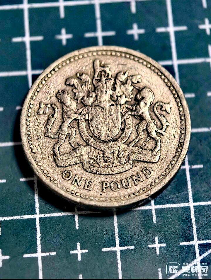 英国1983年首发首版1英磅女皇头像/苏格兰狮徽图案靓品硬币