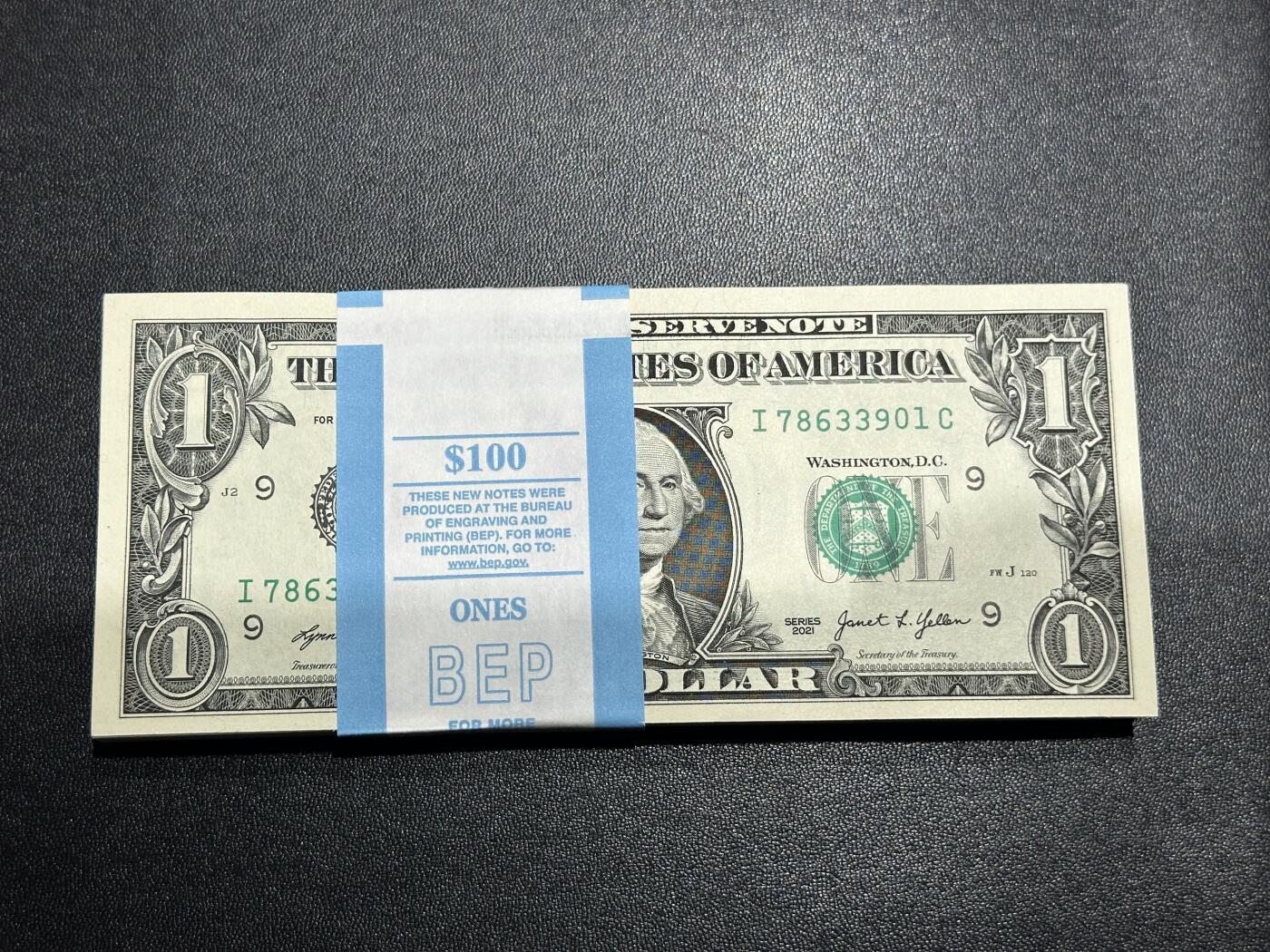 《外钞收藏家》第六百一十二期（ 精选场）（长期征集拍品、欢迎藏友们联系合作） 2021年美国1美元 标准100连号 全新 尾901-000